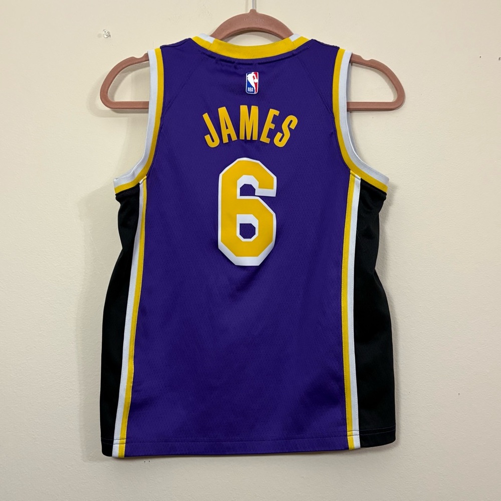 Nike Swingman Los Angeles Lakers LeBron James #6 Jersey kids Medium